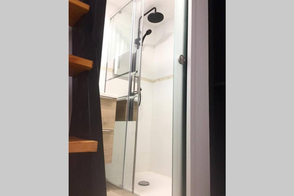 Apartament Studio Tout Equipe Marguerittes Zewnętrze zdjęcie