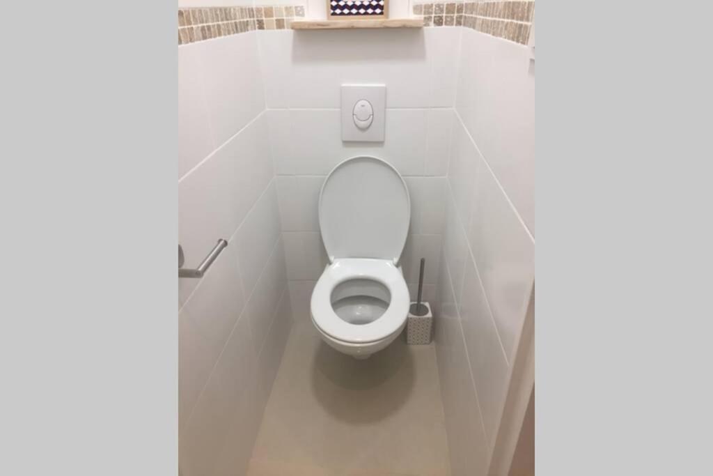 Apartament Studio Tout Equipe Marguerittes Zewnętrze zdjęcie