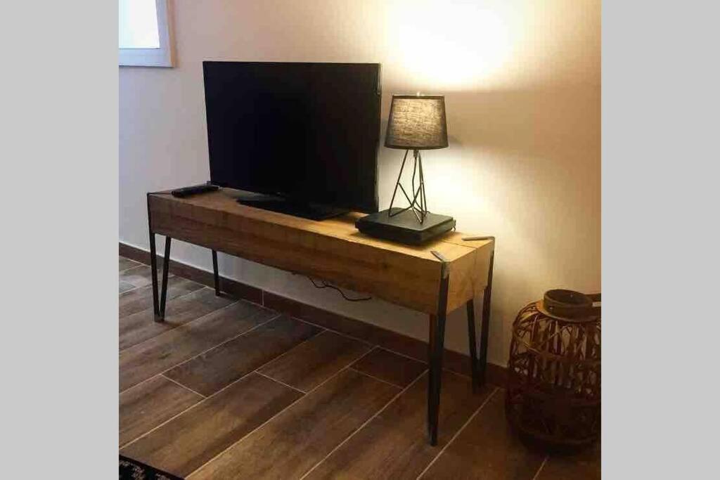 Apartament Studio Tout Equipe Marguerittes Zewnętrze zdjęcie