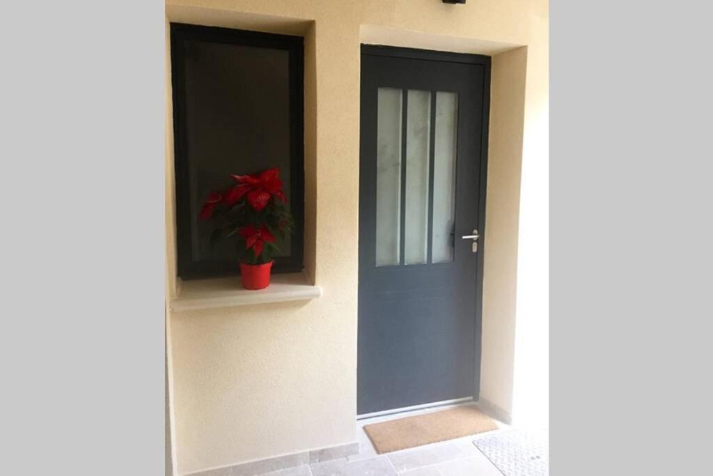 Apartament Studio Tout Equipe Marguerittes Zewnętrze zdjęcie