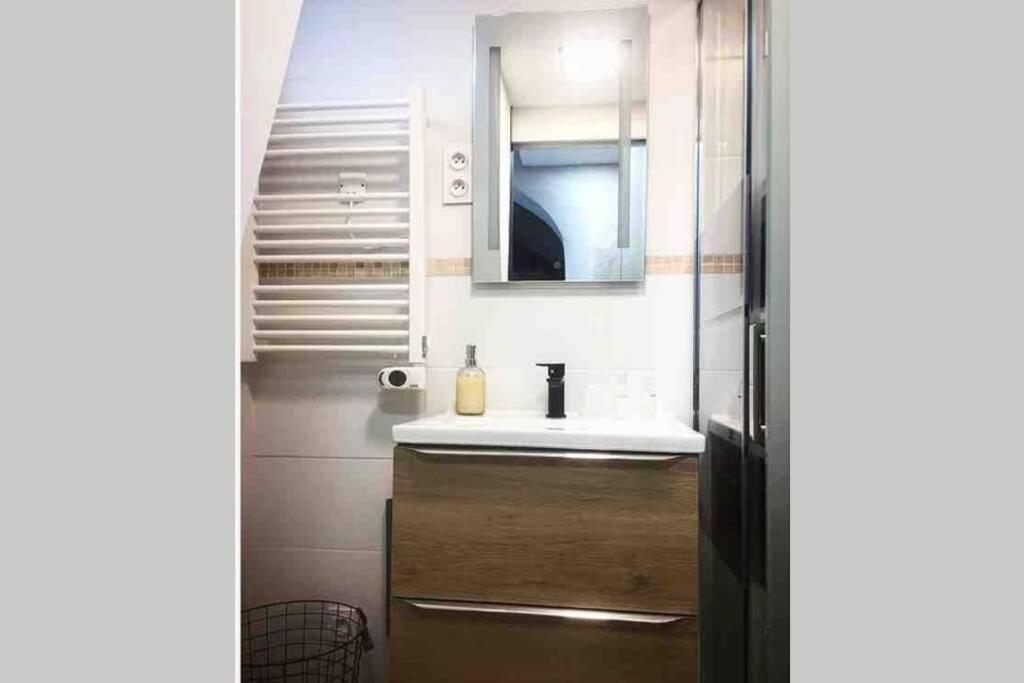 Apartament Studio Tout Equipe Marguerittes Zewnętrze zdjęcie
